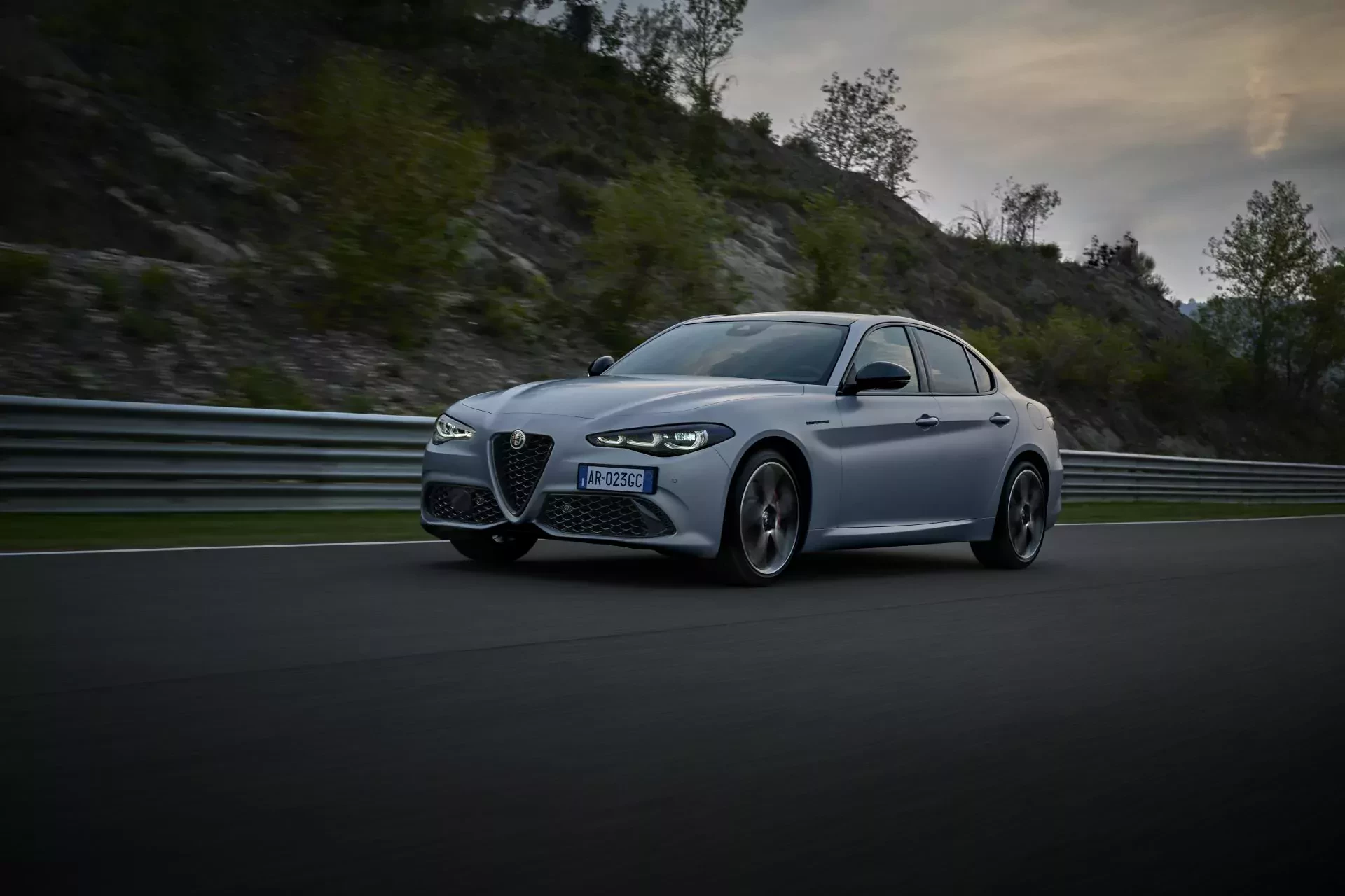 Alfa Romeo Giulia Quadrifoglio benzyna diesel cena silnik moc spalanie opinie oceny zalety wady używana