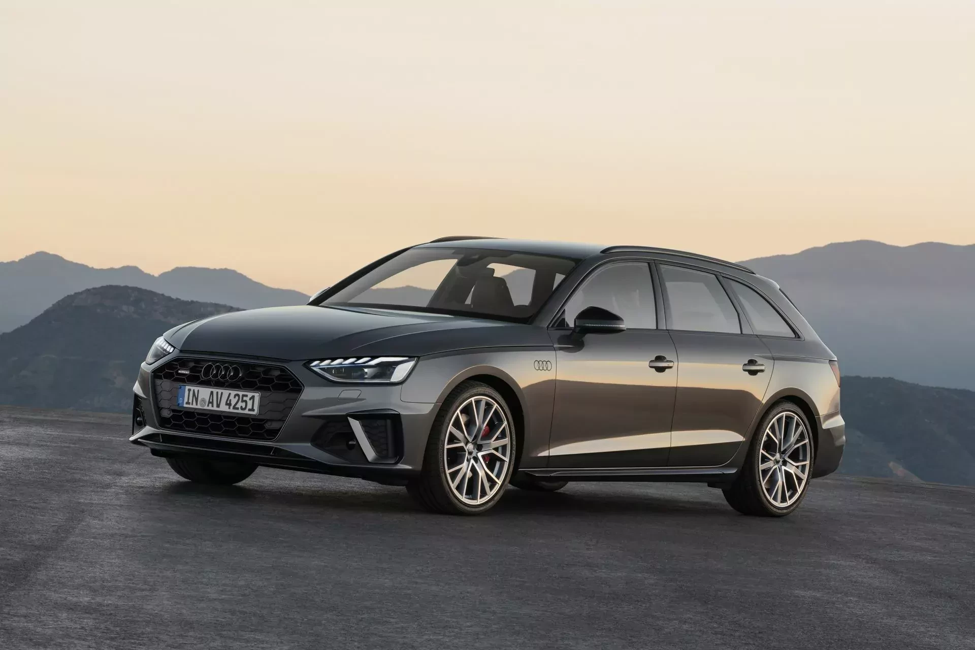 Audi A4 silnik cena spalanie moc osiągi benzyna diesel zalety wady opinie oceny