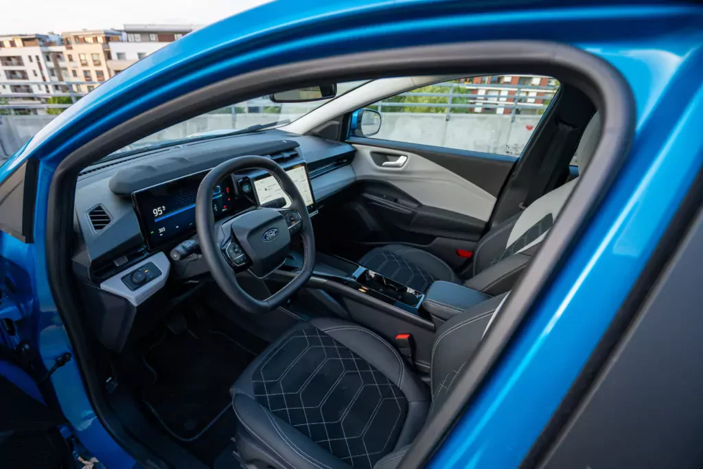 Tańszy o 25 000 zł SUV eliminuje swój słaby punkt. Ford daje mu wystarczającą ilość argumentów, by konkurował z KIA i spółką