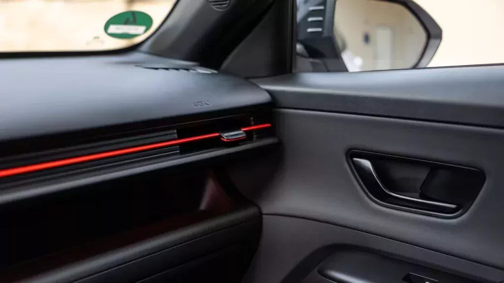 Rodzinny Hyundai to teraz najgorszy koszmar Toyoty. Z pięciocyfrową zniżką i zużyciem na poziomie 4,7 litra