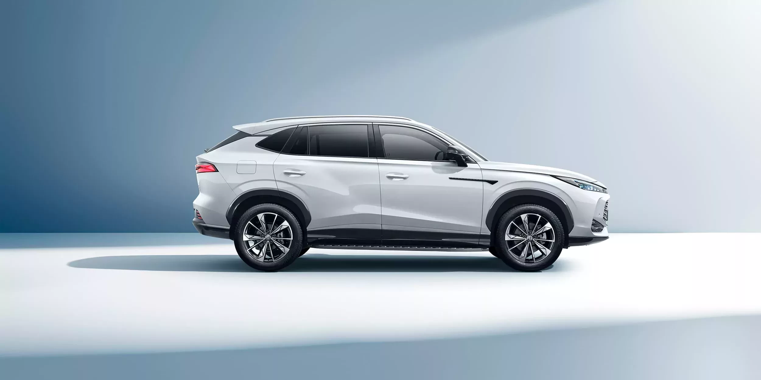 MG HS PHEV 2026 front-Side