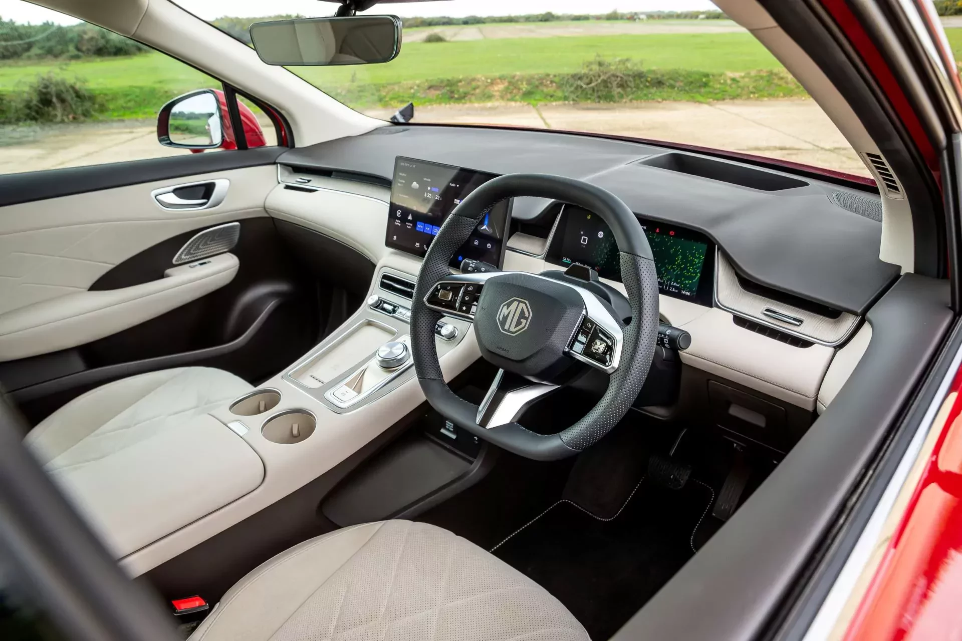 MG S6 , specyfikacja widok kabiny modelu na rynek UK