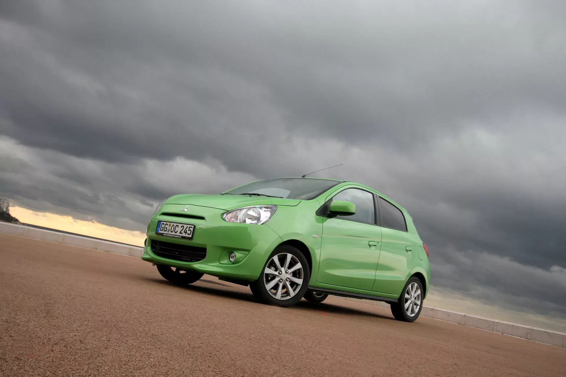 Mitsubishi Space Star silnik moc cena ceny nowy używany opinie oceny zalety wady