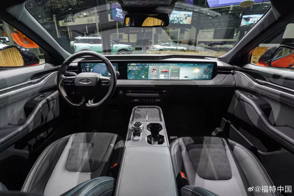 Ford Mondeo 2026 specyfikacja, silniki