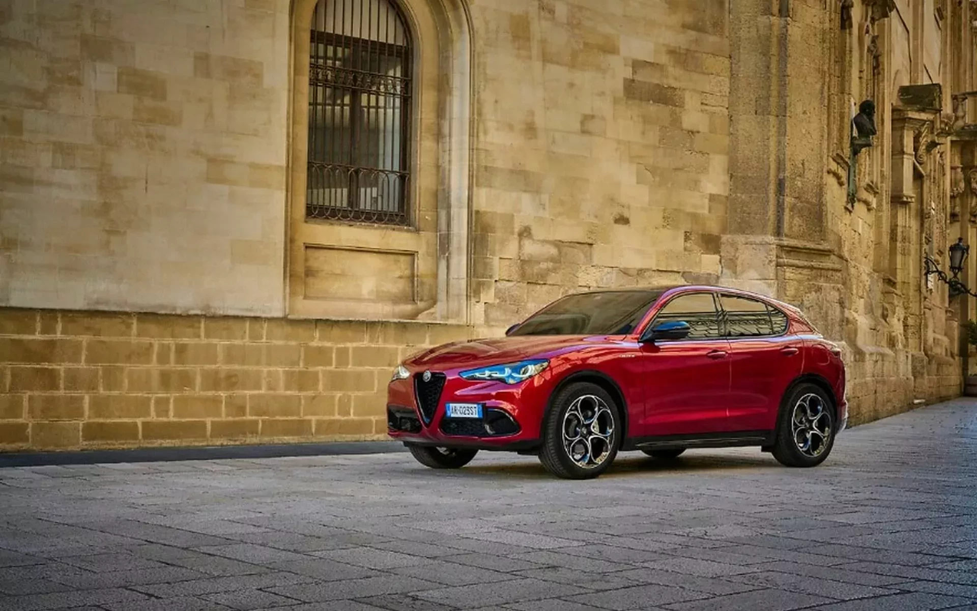 SUV Alfa Romeo Stelvio cena ceny używana moc napęd silnik opinie oceny zalety wady