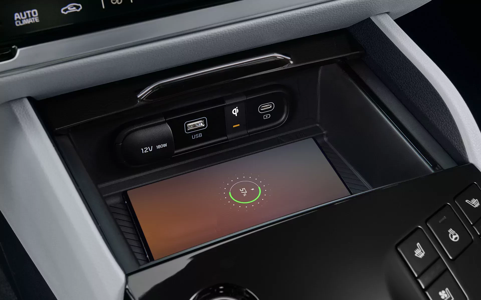 Tańszy i mocniejszy SUV zje Toyotę RAV4 na śniadanie. Ukradł sprzedaż Japończykom i jest numerem jeden polskich garaży