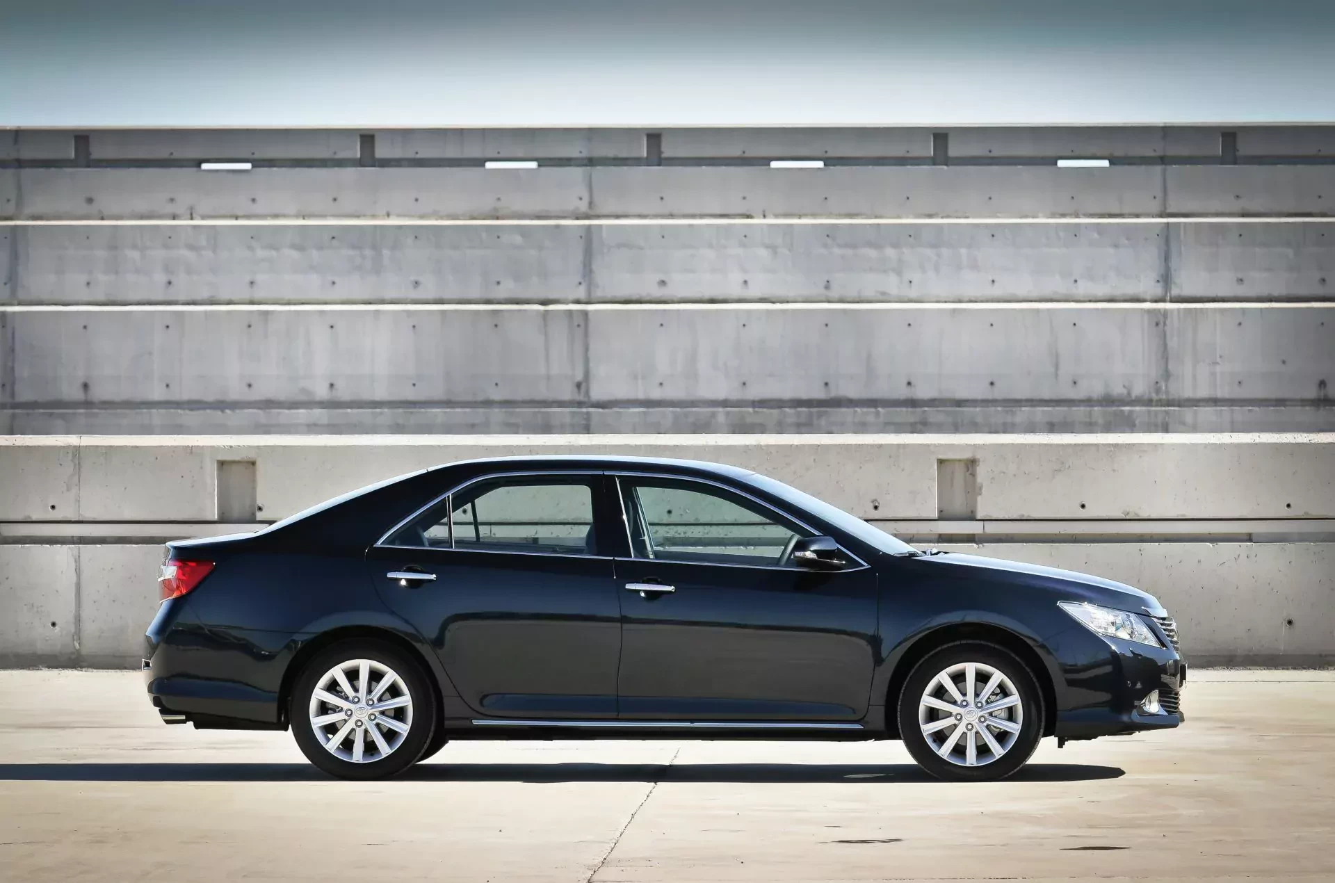 Toyota Camry silnik moc osiągi benzyna diesel używane starsze otomoto opinie oceny zalety wady cena ceny