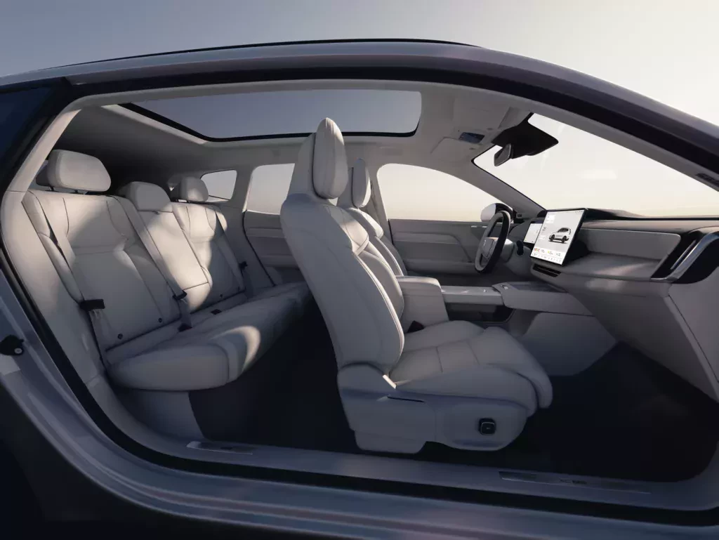 Nowy SUV Volvo wjechał na rynek, wyważając drzwi z półobrotu. Z ceną na poziomie Kia Sportage, momentalnie stał się hitem