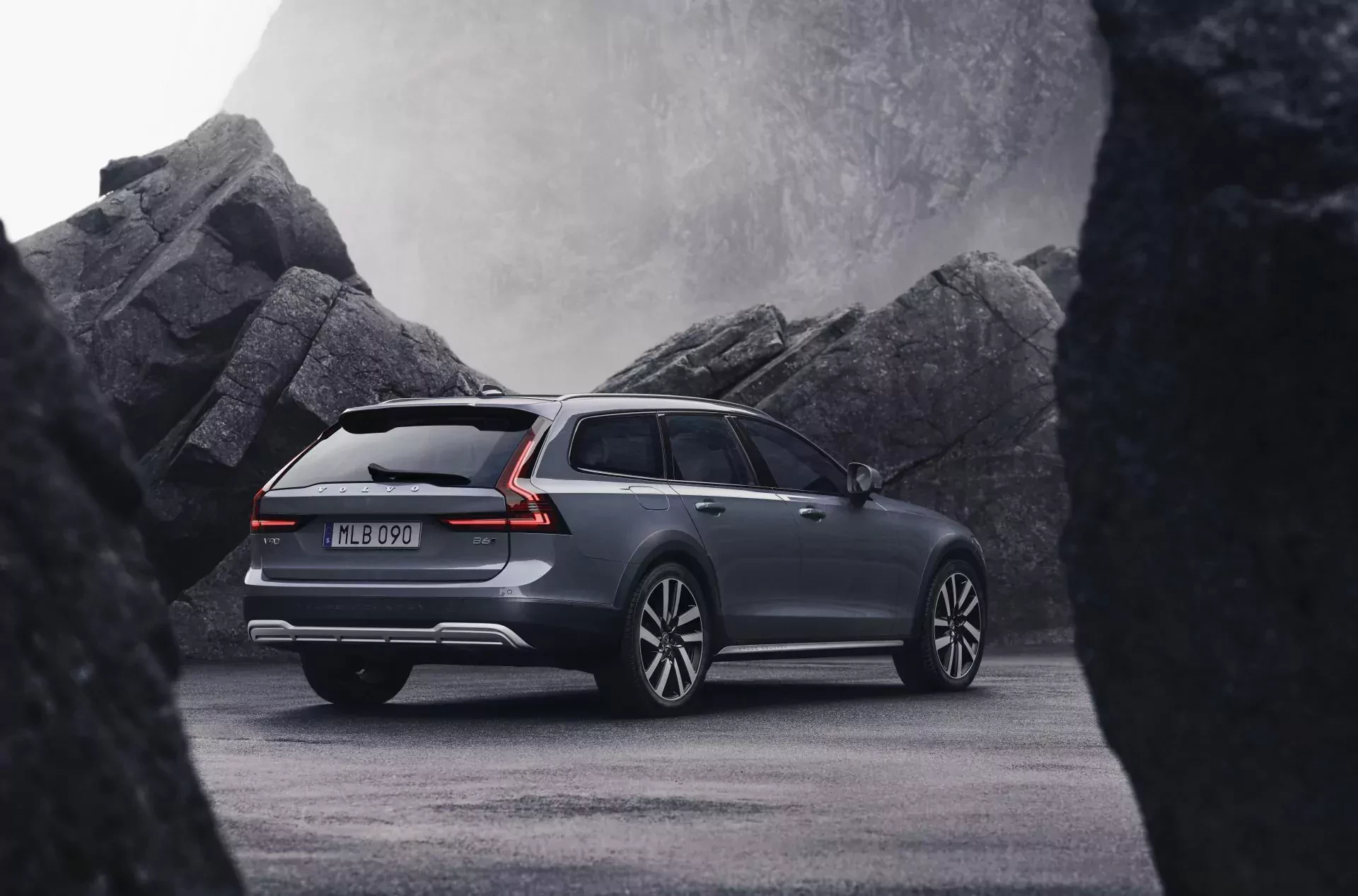Volvo V90 kombi silnik moc osiągi spalanie ceny cena używane opinie oceny zalety wady