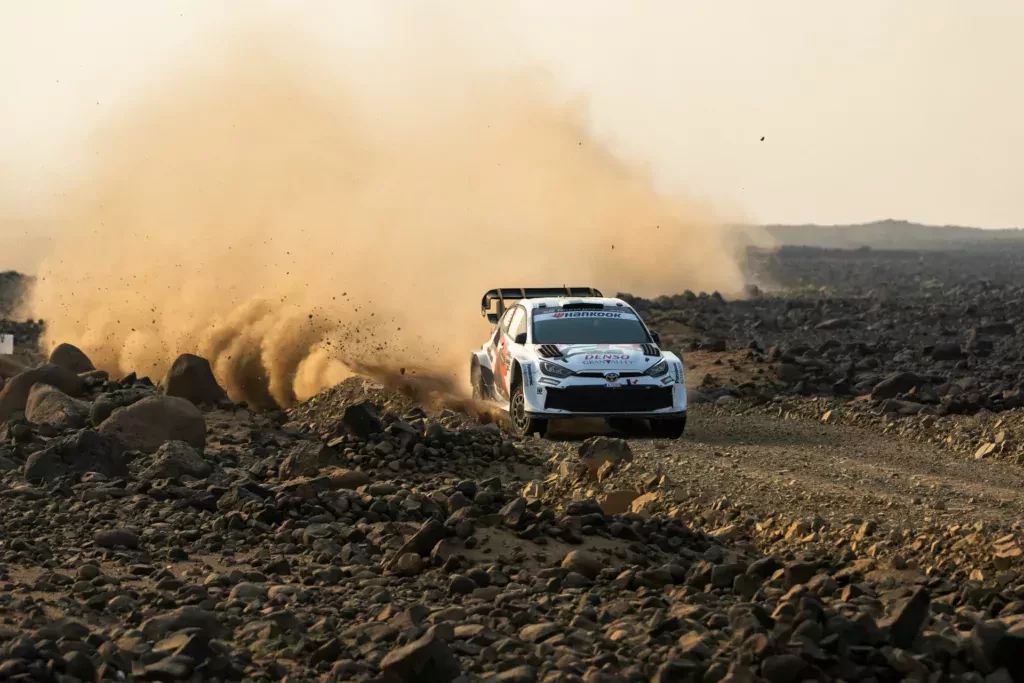 Dzieje się w WRC. Fourmaux liderem Rajdu Arabii Saudyjskiej po czwartku. Ogier najbliżej tytułu