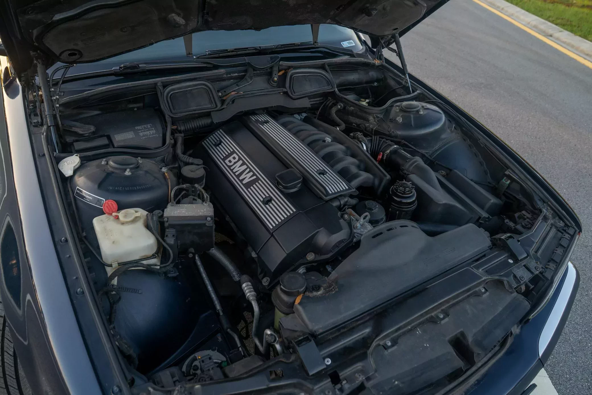 To najpiękniejsze BMW Serii 7 w historii. Zadbane i mało używane egzemplarze od 20 000 złotych