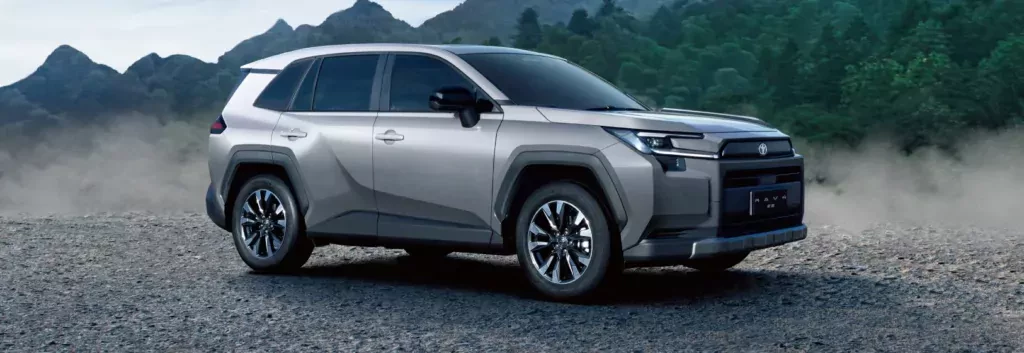 Toyota kradnie scenę rywalom nową generacją RAV4. Weteran na rynku SUV-ów w niczym nie przypomina poprzednika