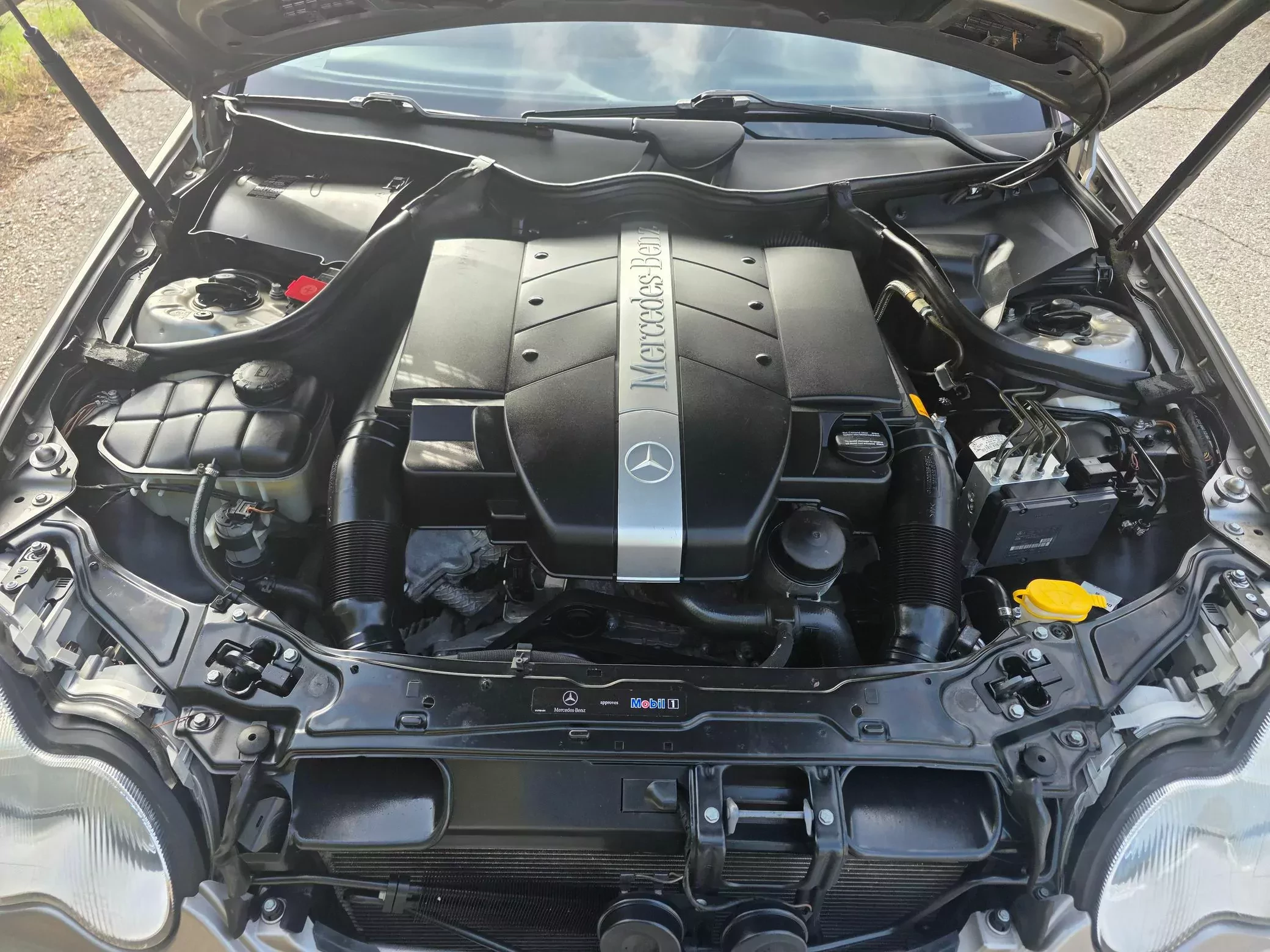 Ten nieśmiertelny Mercedes C240 ma tylko 80 tys. km przebiegu. Jego cena to zaledwie 18 350 złotych