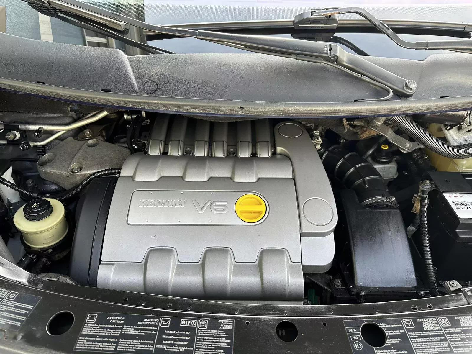 To współczesne Renault było sprzedażową klapą. Ładne egzemplarze można dziś kupić za grosze