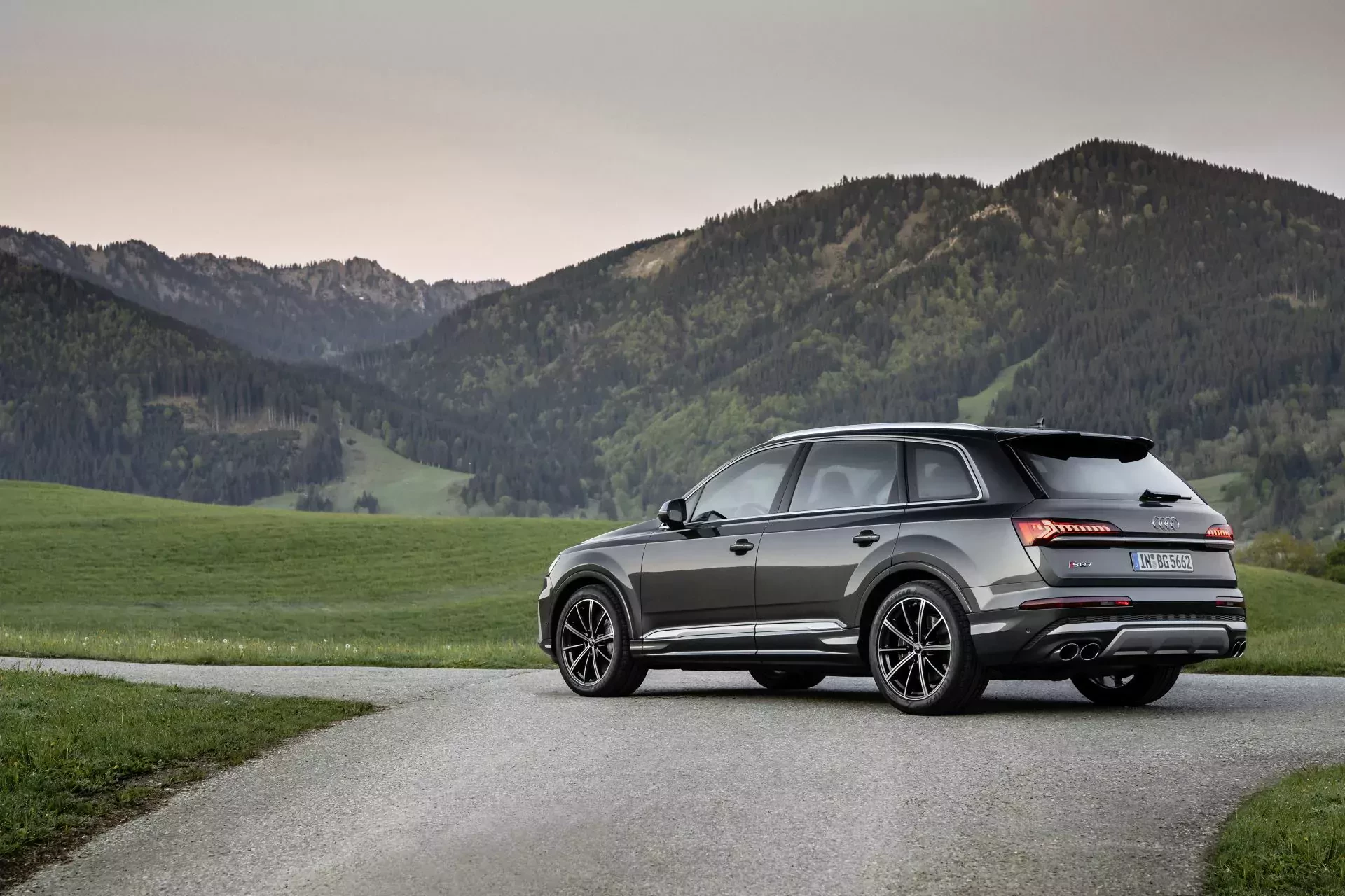 Audi SQ7 SUV silnik moc diesel benzyna V8 osiągi cena ceny używany