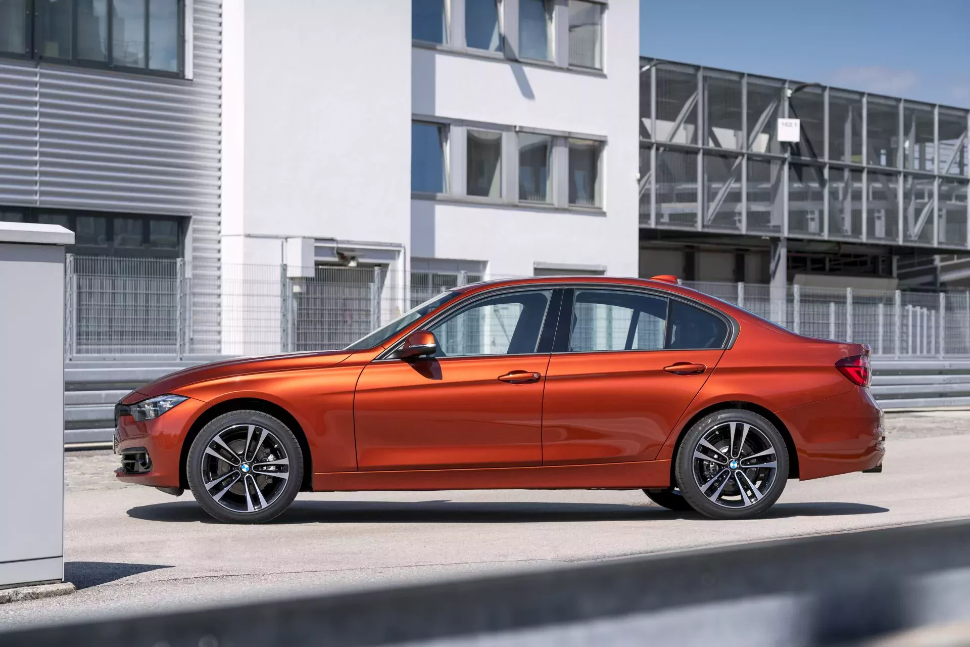 BMW Serii 3 cena ceny F30 F31 6 generacja silnik benzyna diesel moc osiągi spalanie opinie oceny zalety wady