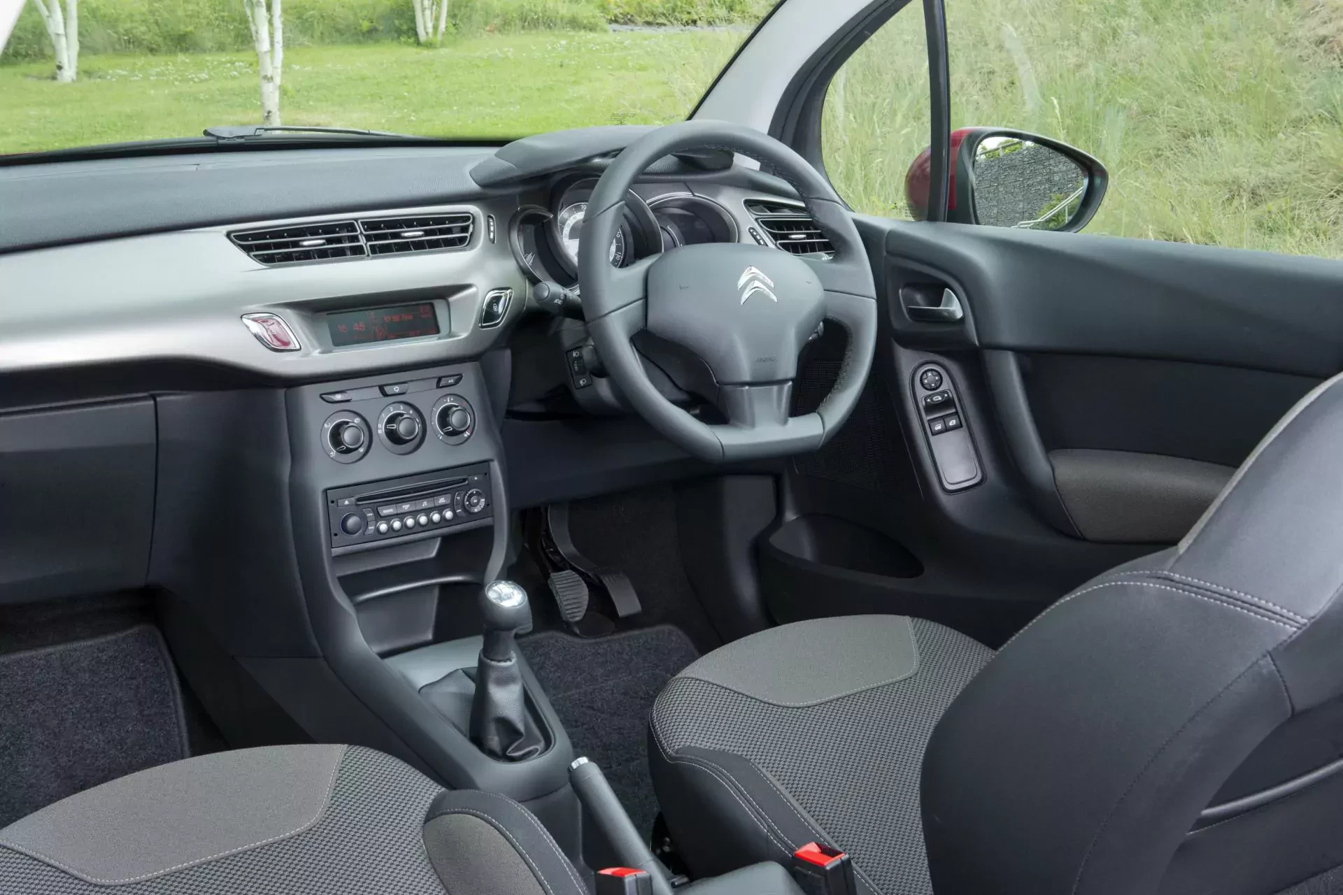 Używany Citroen jest dziś do kupienia za 7 tysięcy złotych. Polacy przez cały czas świetnie go oceniają