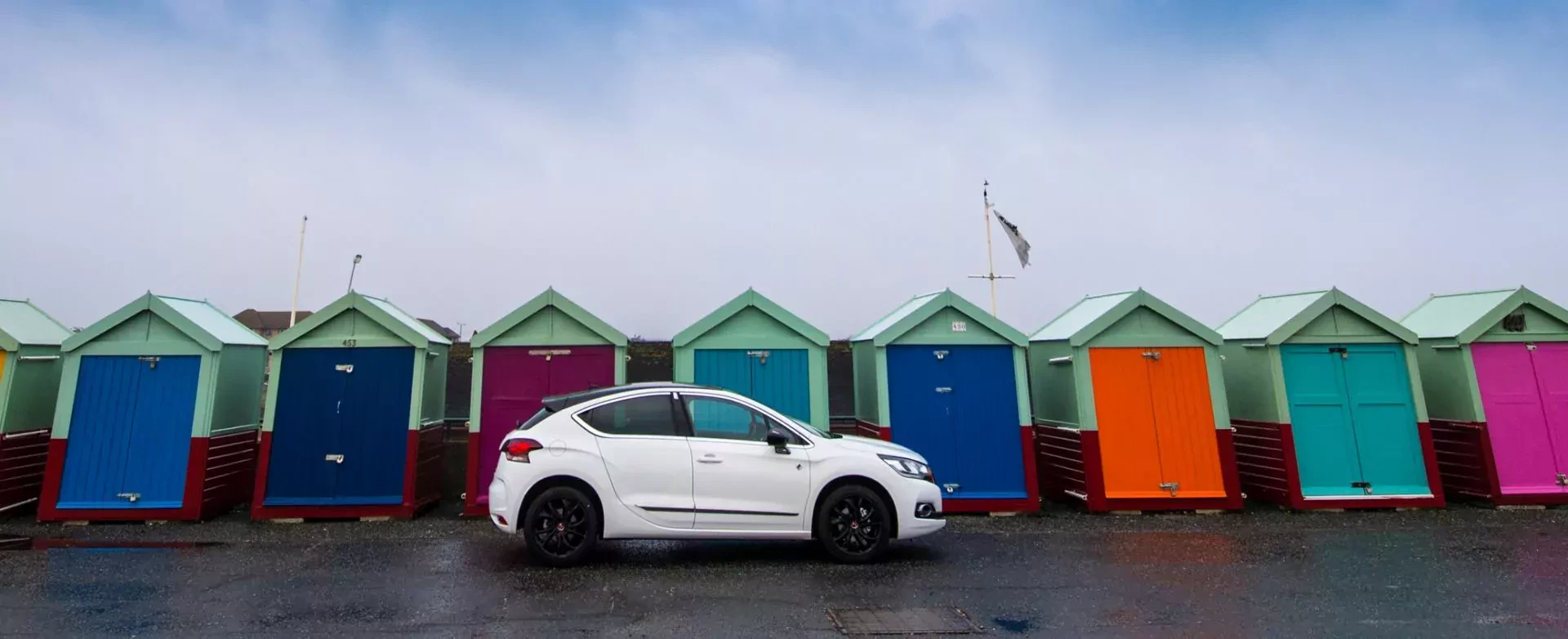 Prestiżowy Citroen wyraźnie potaniał. To miejski hatchback klasy premium. Jest świetnie wyposażony