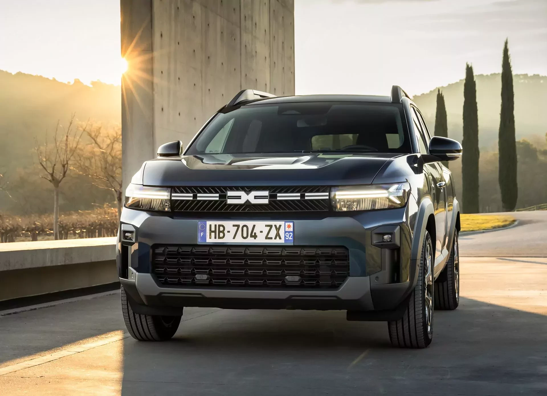 Nowa Dacia Bigster z miejsca stała się tu sensacją. Tego hybrydowego SUV-a Polacy biorą od ręki za 91 888 zł