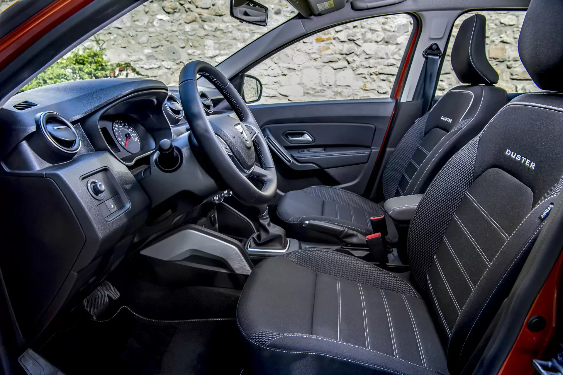 Ta Dacia gwałtownie zdobyła rynek. Jest tania i praktyczna – w Polsce zbiera za to znakomite oceny