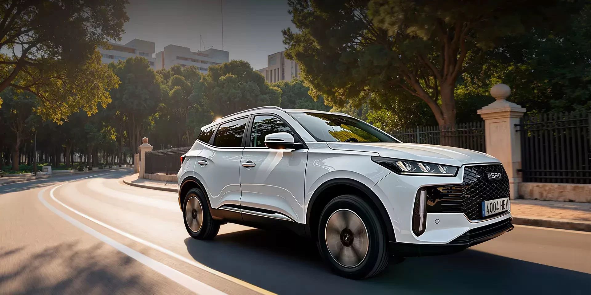 Ford i MG przegrywają z hybrydowym SUV-em odrodzonej marki. Wystarczyła zniżka i cena poniżej Renault Captur, by gwałtownie znikał z salonów