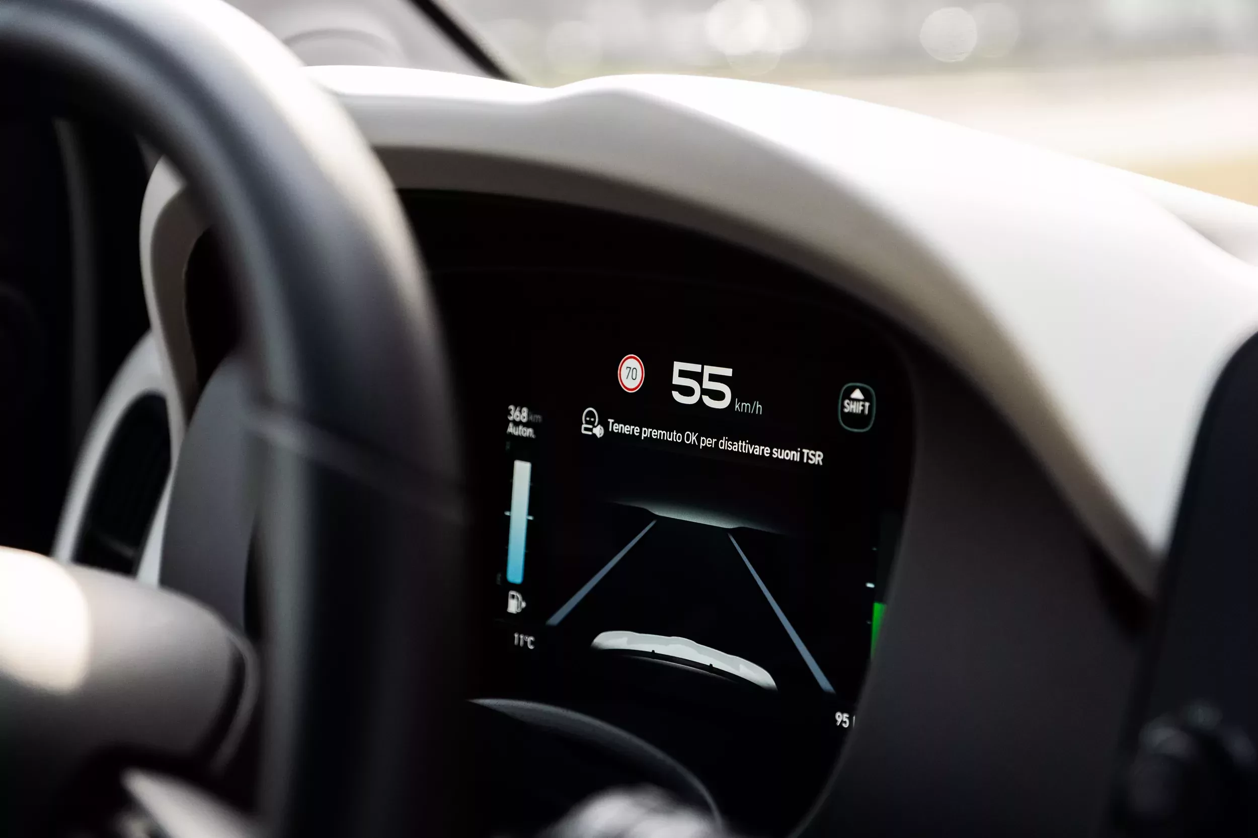 Mają do wyboru Dacie, chińskie MG i hybrydowe przeboje Toyoty. Nikt jednak nie przekonuje tak skutecznie, jak kompakt za 63 000 zł