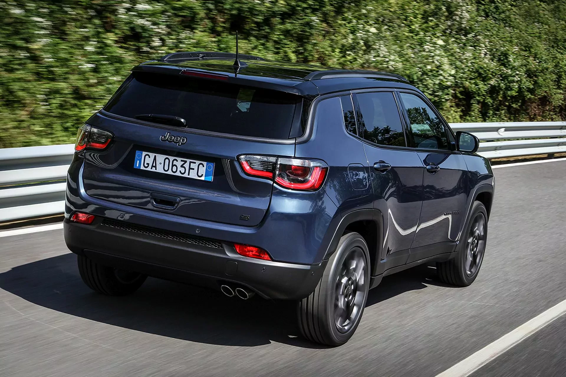 Jeep Compass SUV USA silnik benzyna diesel hybryda moc spalanie opinie oceny zalety wady napęd