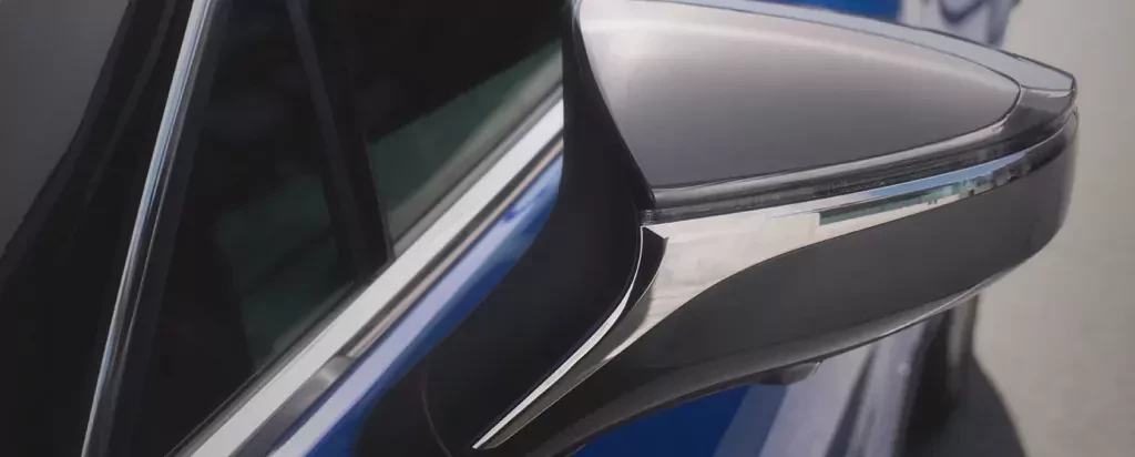 Japończycy musieli szeroko otworzyć drzwi salonów. Przeceniony, niezawodny jak Toyota SUV wyjeżdża w tempie rekordowym