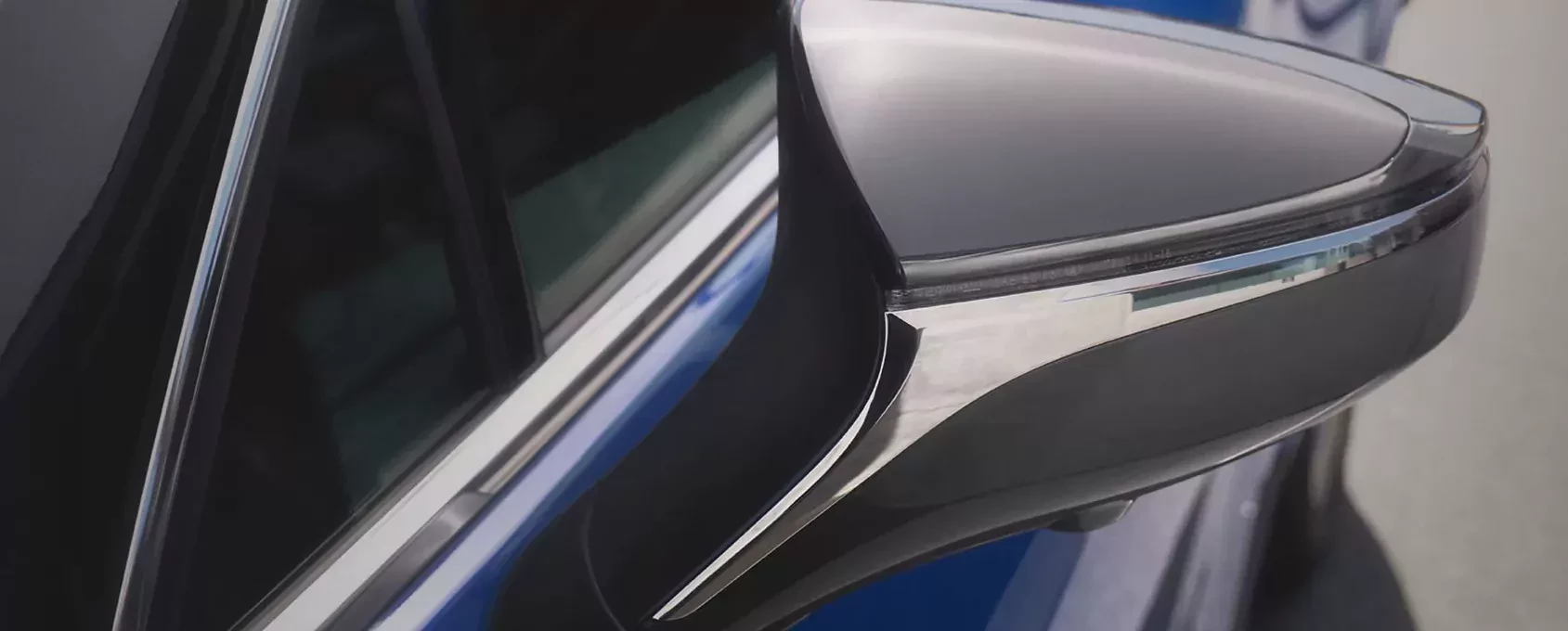 Japończycy musieli szeroko otworzyć drzwi salonów. Przeceniony, niezawodny jak Toyota SUV wyjeżdża w tempie rekordowym