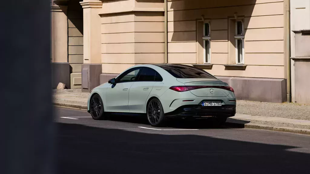 Mercedes-CLA-220-Hybrid-2