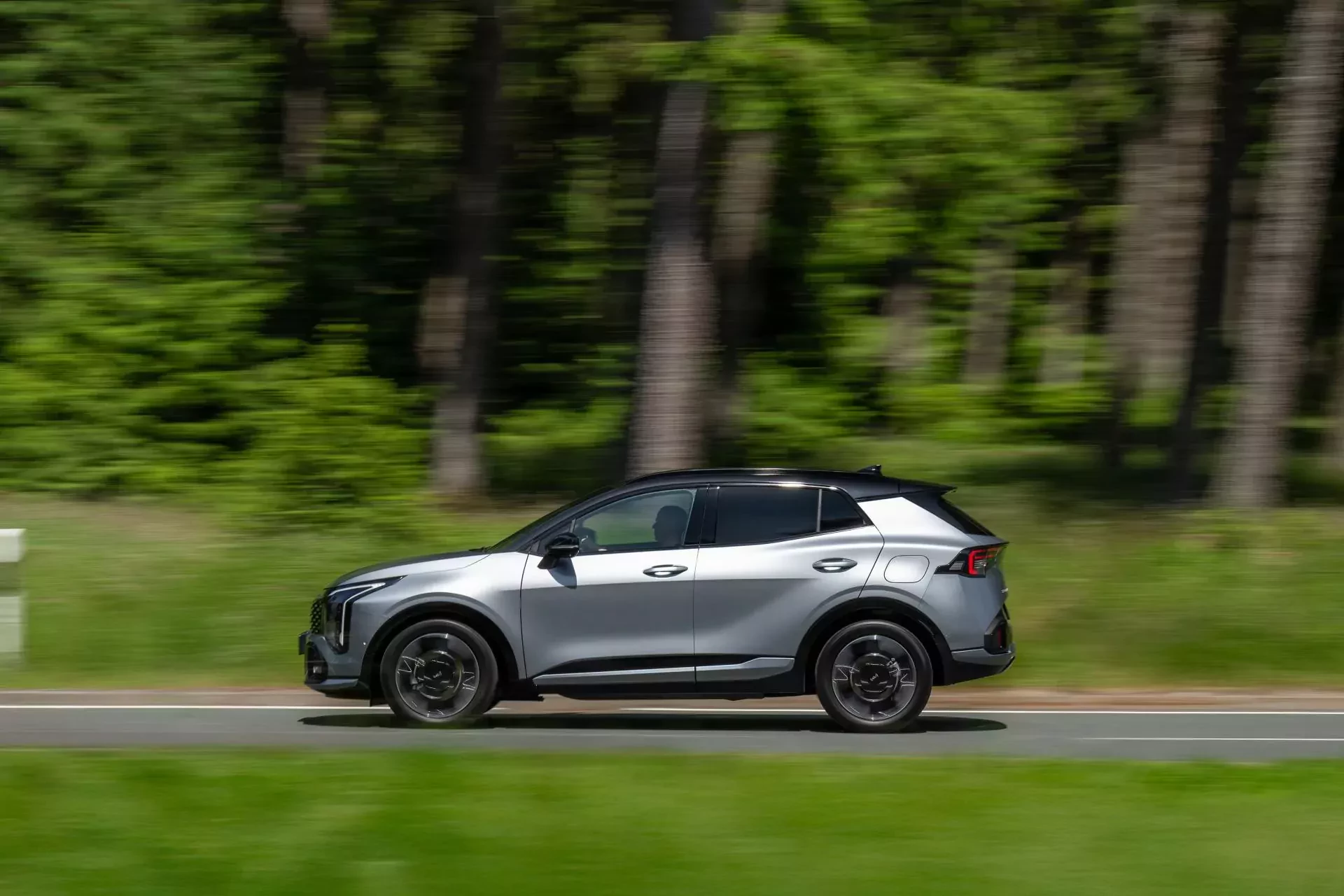 Zjada Toyotę RAV4 na śniadanie. Wielu wciąż uważa, iż w 2025 roku to dużo ładniejszy i praktycznie lepszy we wszystkim SUV