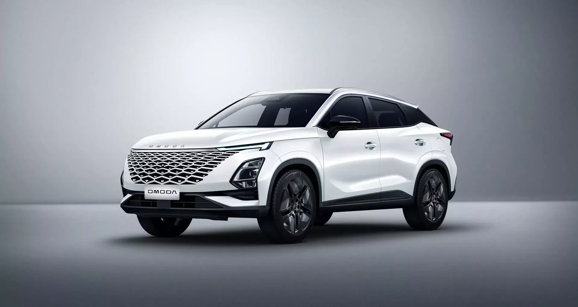 Omoda 5 SUV chiński chińskie auta samochód opinie oceny zalety wady cena ceny używany nowy nowa silnik