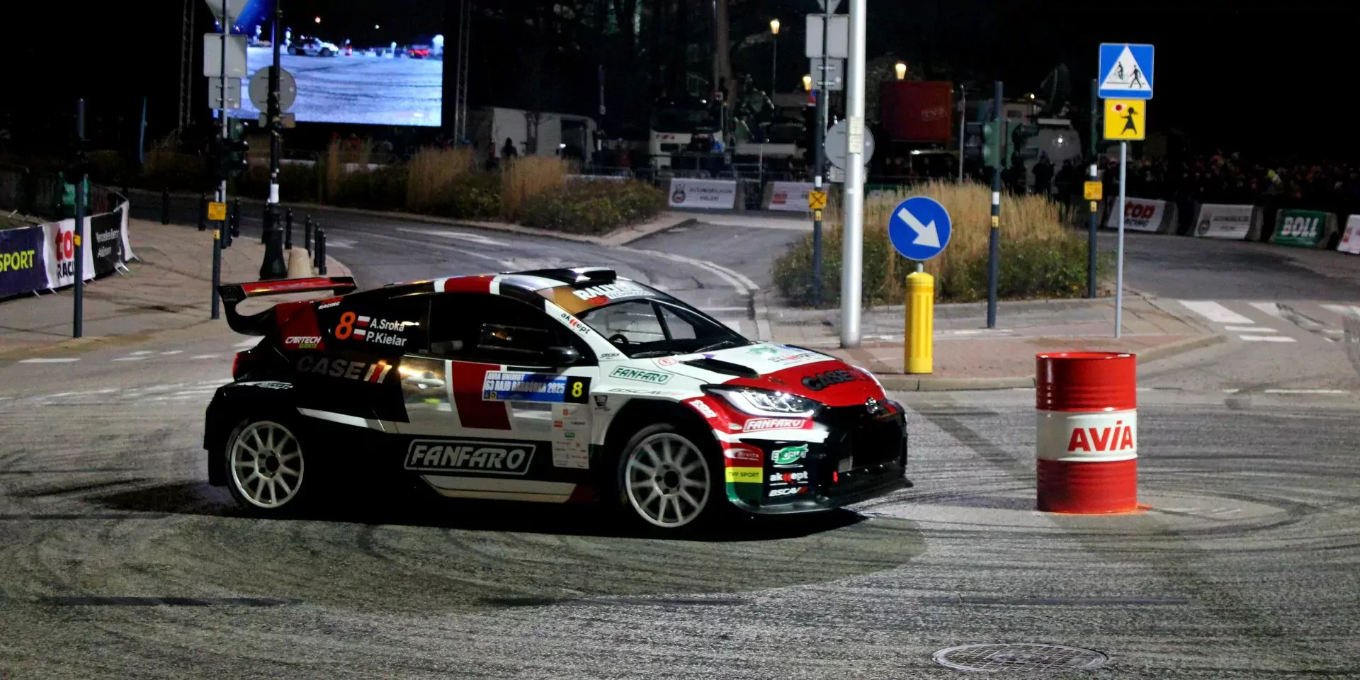 Mżawka trwająca 5 minut przyniosła sensację na Rajdzie Barbórka. W ułamku sekundy zmieniło się wszystko