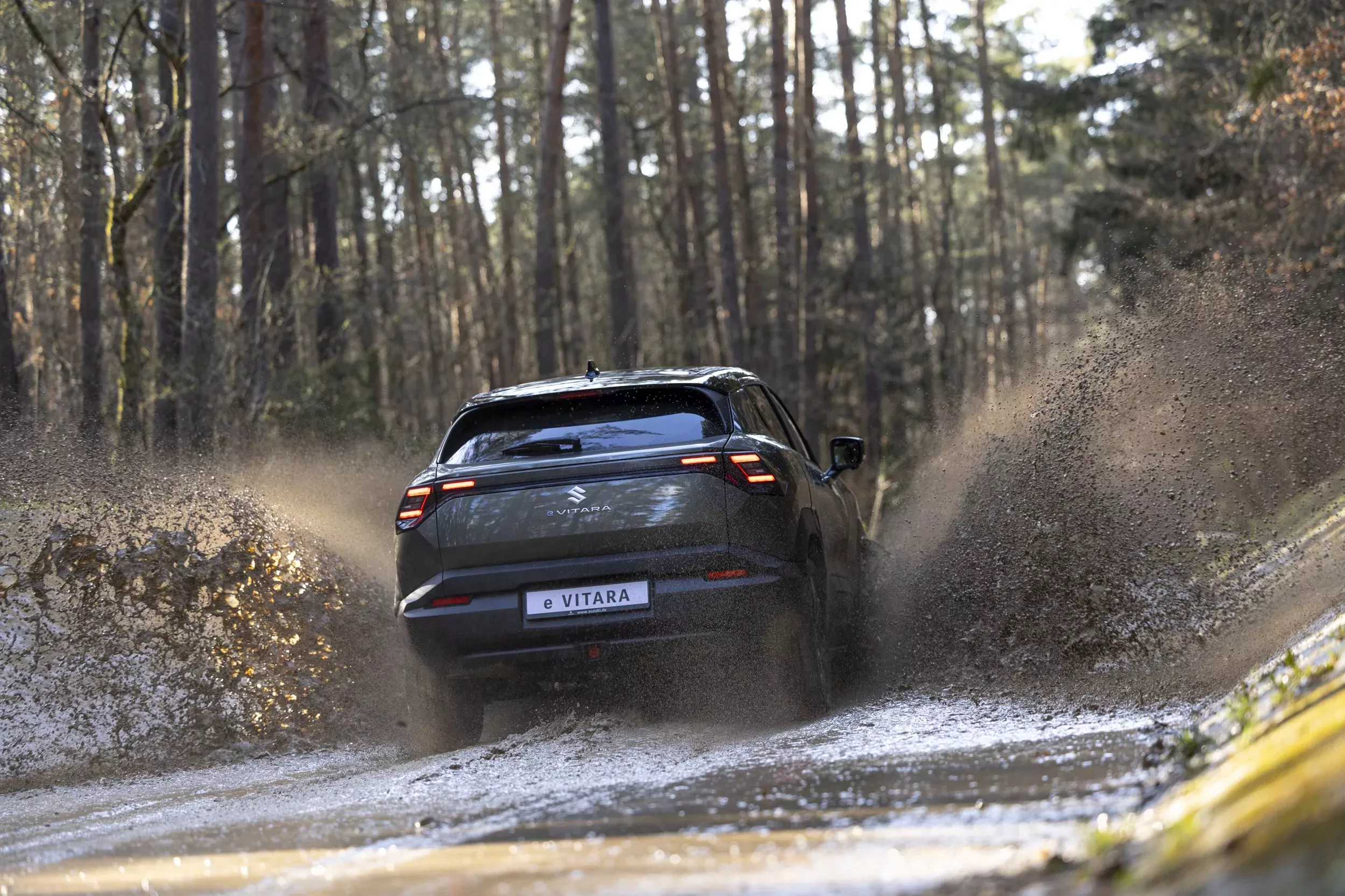 Suzuki twierdzi, iż nie ma co czekać na Toyotę Urban Cruiser. Kradnie show cennikiem genialnie praktycznego SUV-a
