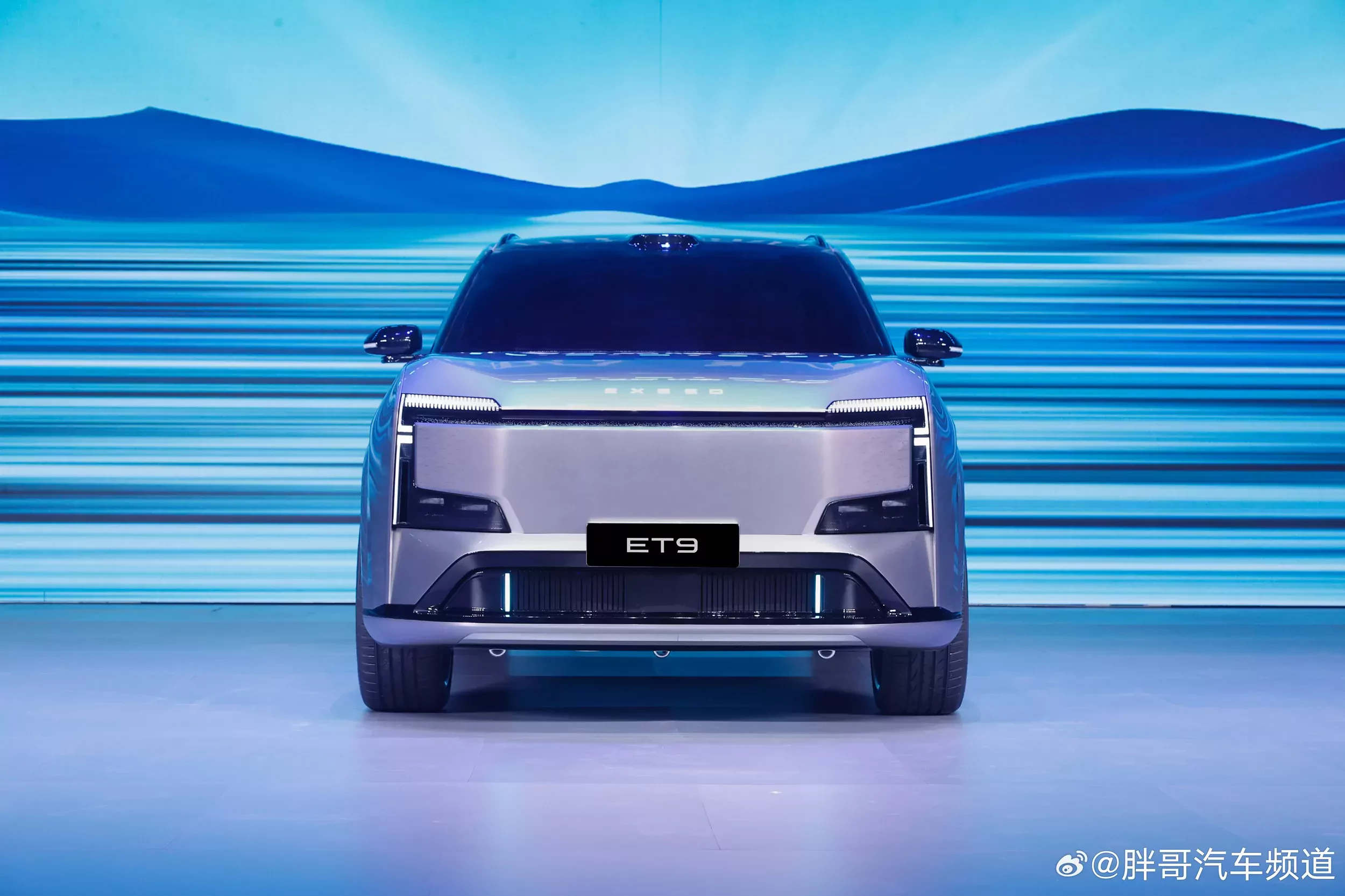 SUV Exlantix Exeed ET9