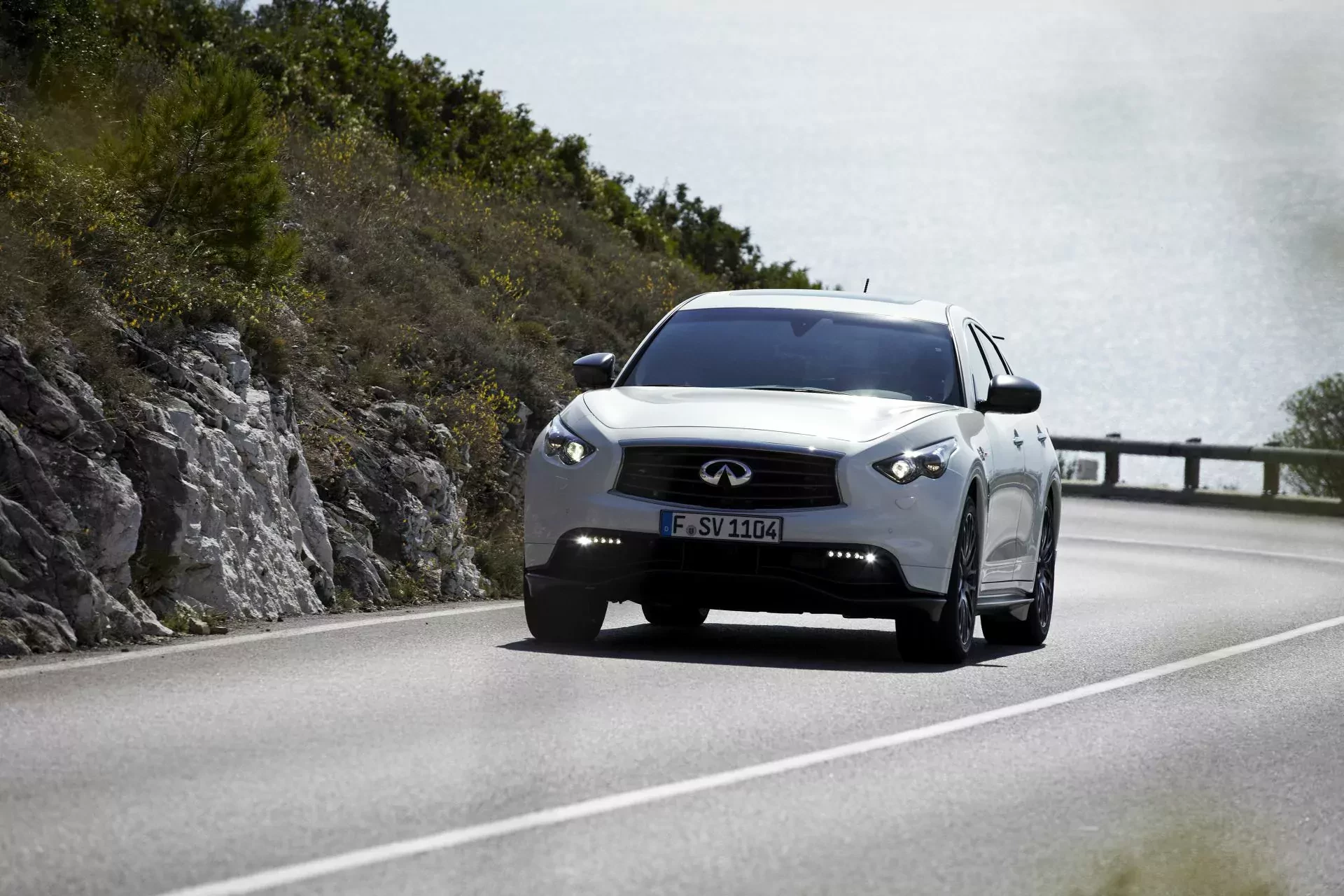 SUV Infiniti FX silnik cena moc spalanie osiągi wyposażenie opinie oceny zalety wady