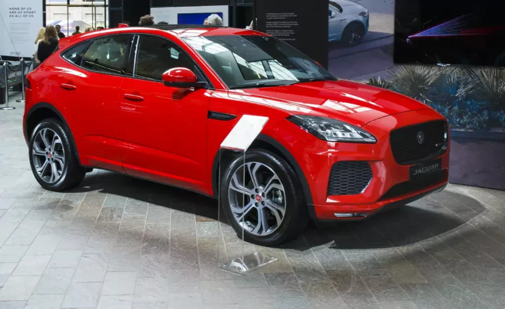 SUV Jaguar E-Pace luksus komfort silnik benzyna diesel cena ceny używany okazja opinie oceny zalety wady wyposażenie