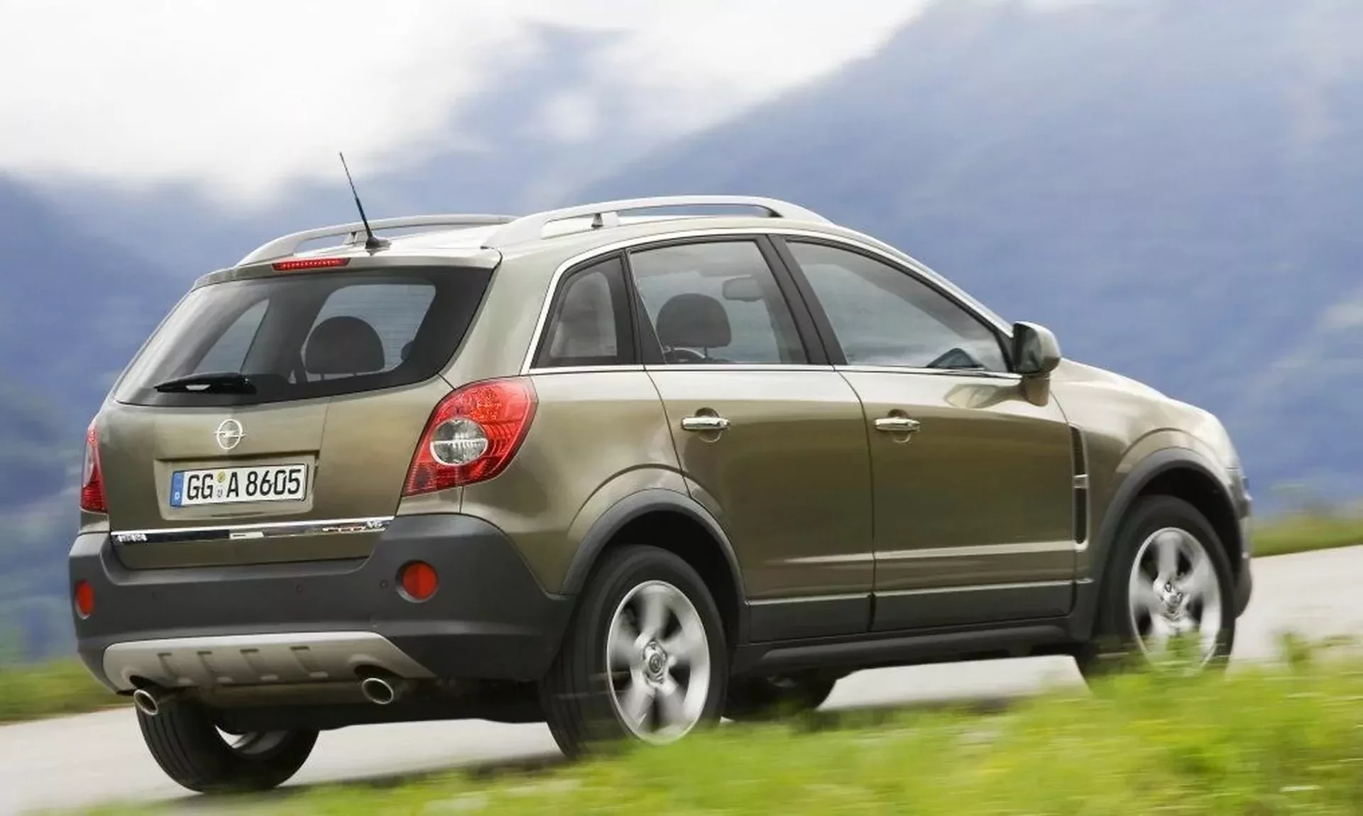 SUV Opel Antara silnik cena benzyna diesel ceny spalanie utrzymanie koszty opinie oceny zalety wady