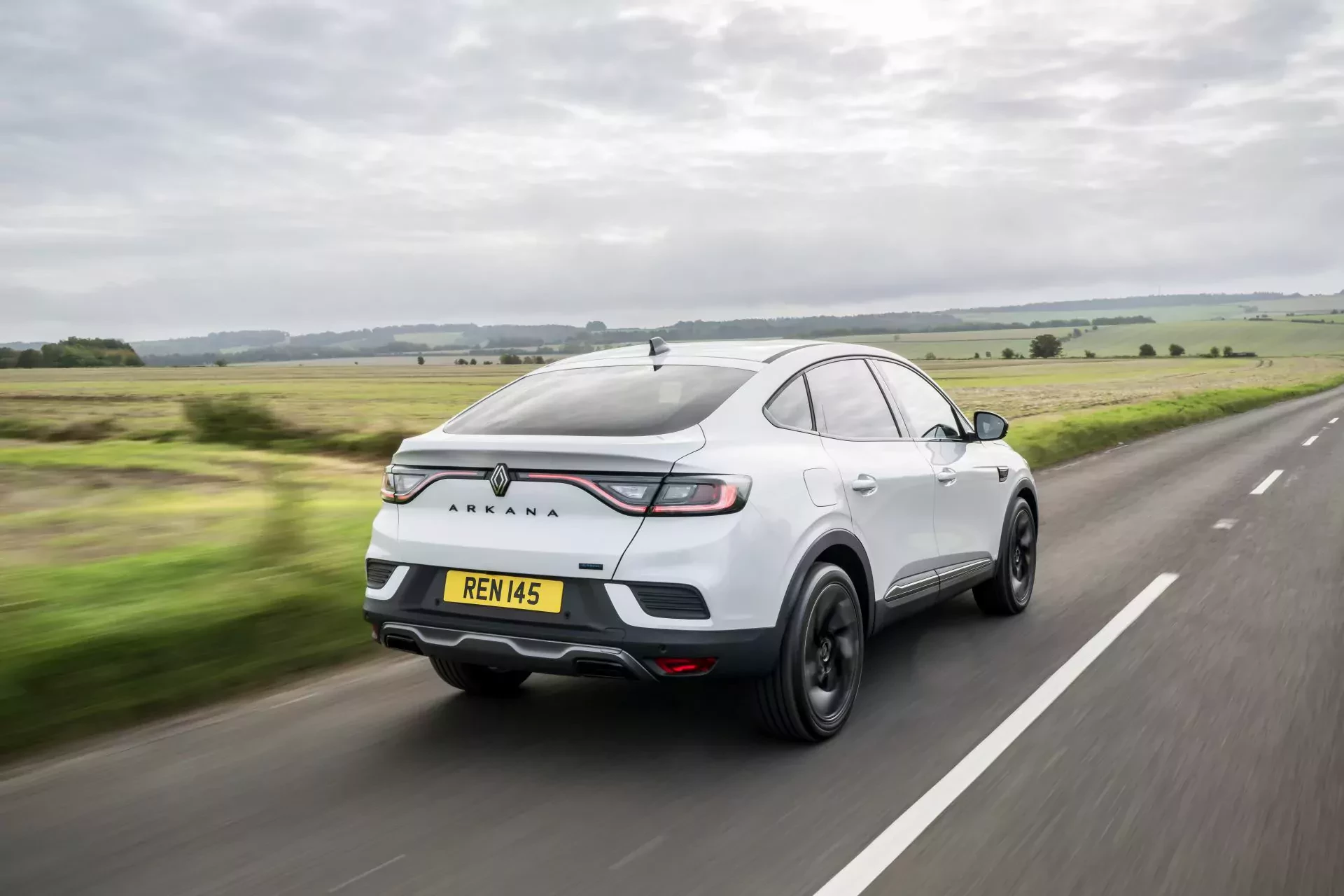 SUV Renault Arkana silnik benyzna hybryda opinie oceny zalety wady cena ceny używany używana