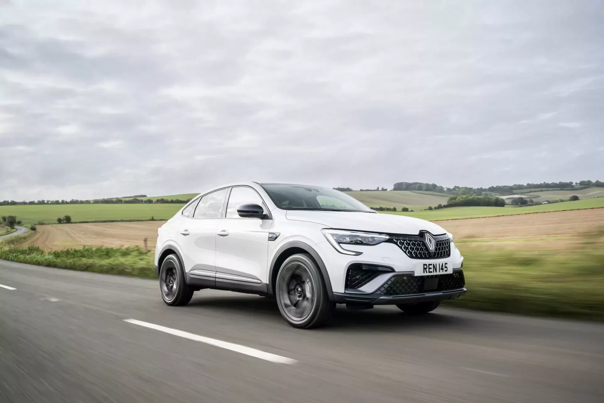 SUV Renault Arkana silnik benyzna hybryda opinie oceny zalety wady cena ceny używany używana