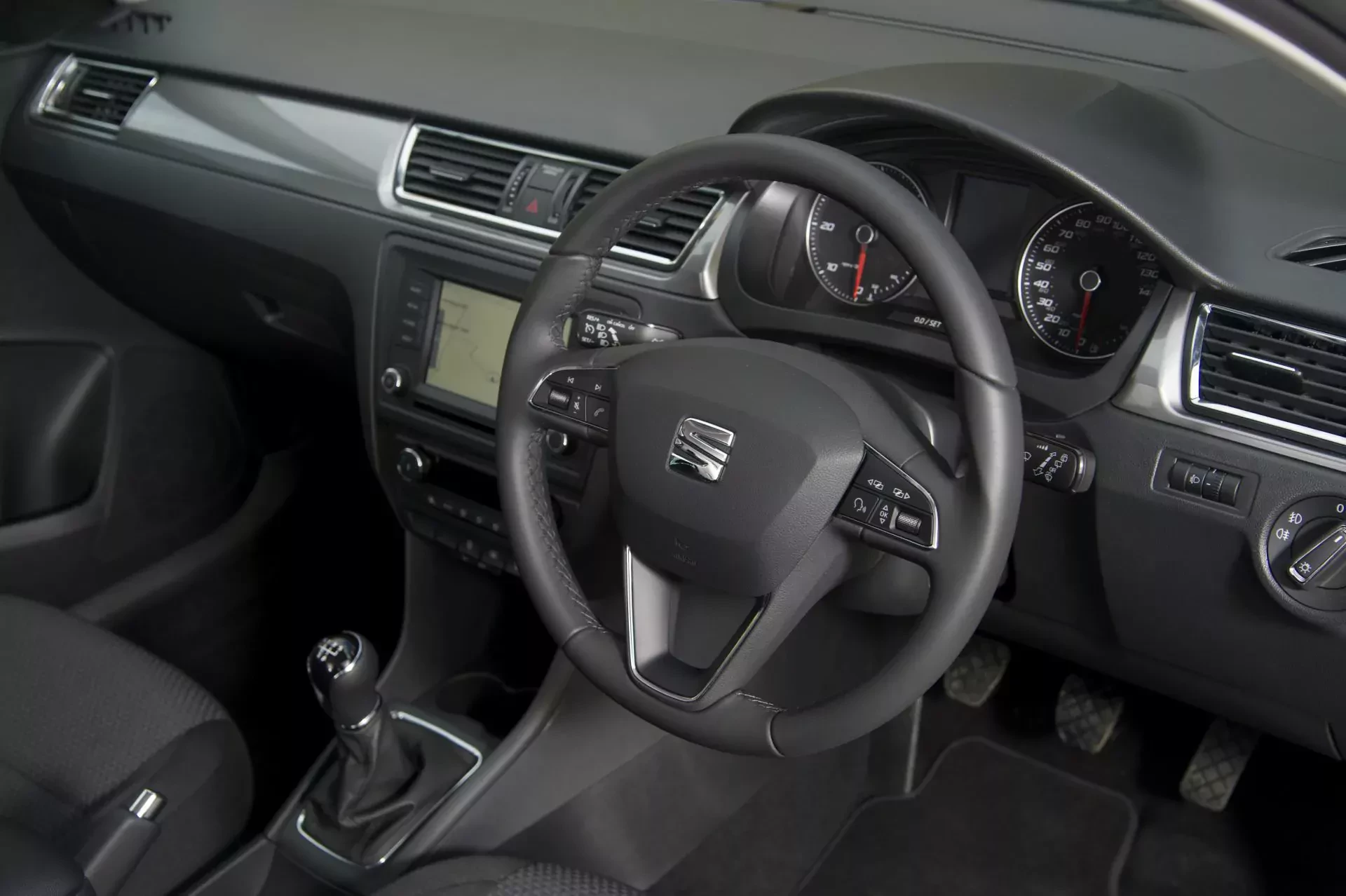 Tani Seat powraca do łask. Polacy bardzo chętnie go kupują. Pod wieloma względami jest jak Skoda