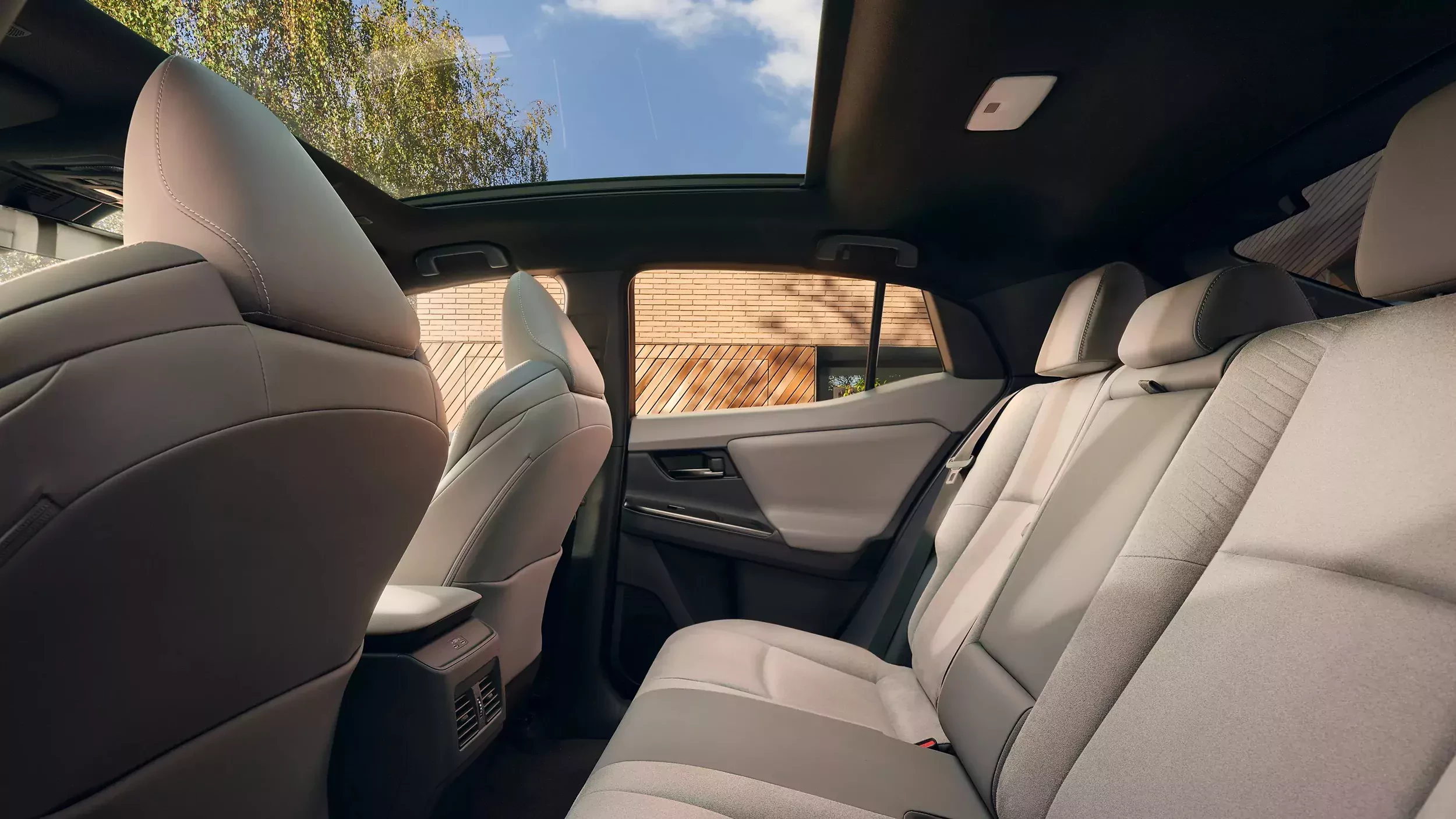 Toyota C-HR plus 2026 widok tylnej kanapy