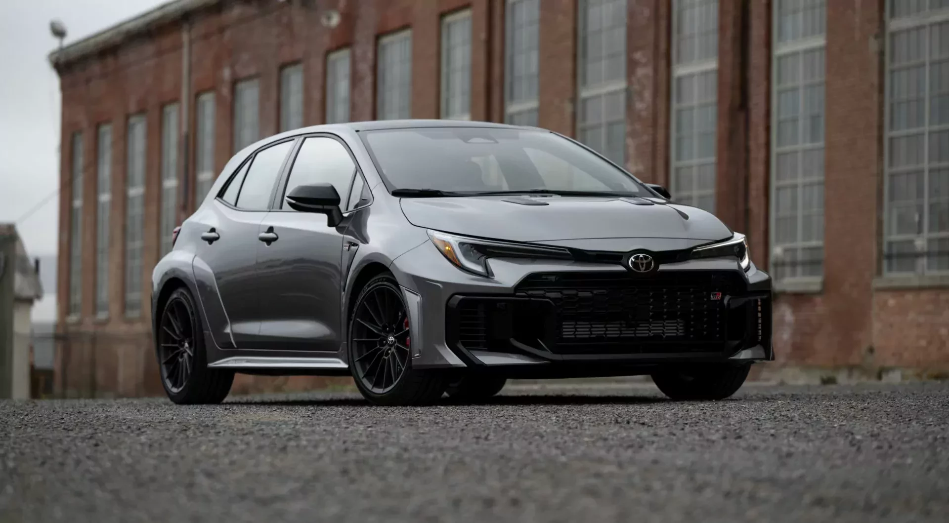 Ta Toyota zachwyca dziś nie tylko atrakcyjną ceną. Najładniejsza i najbardziej emocjonująca na rynku