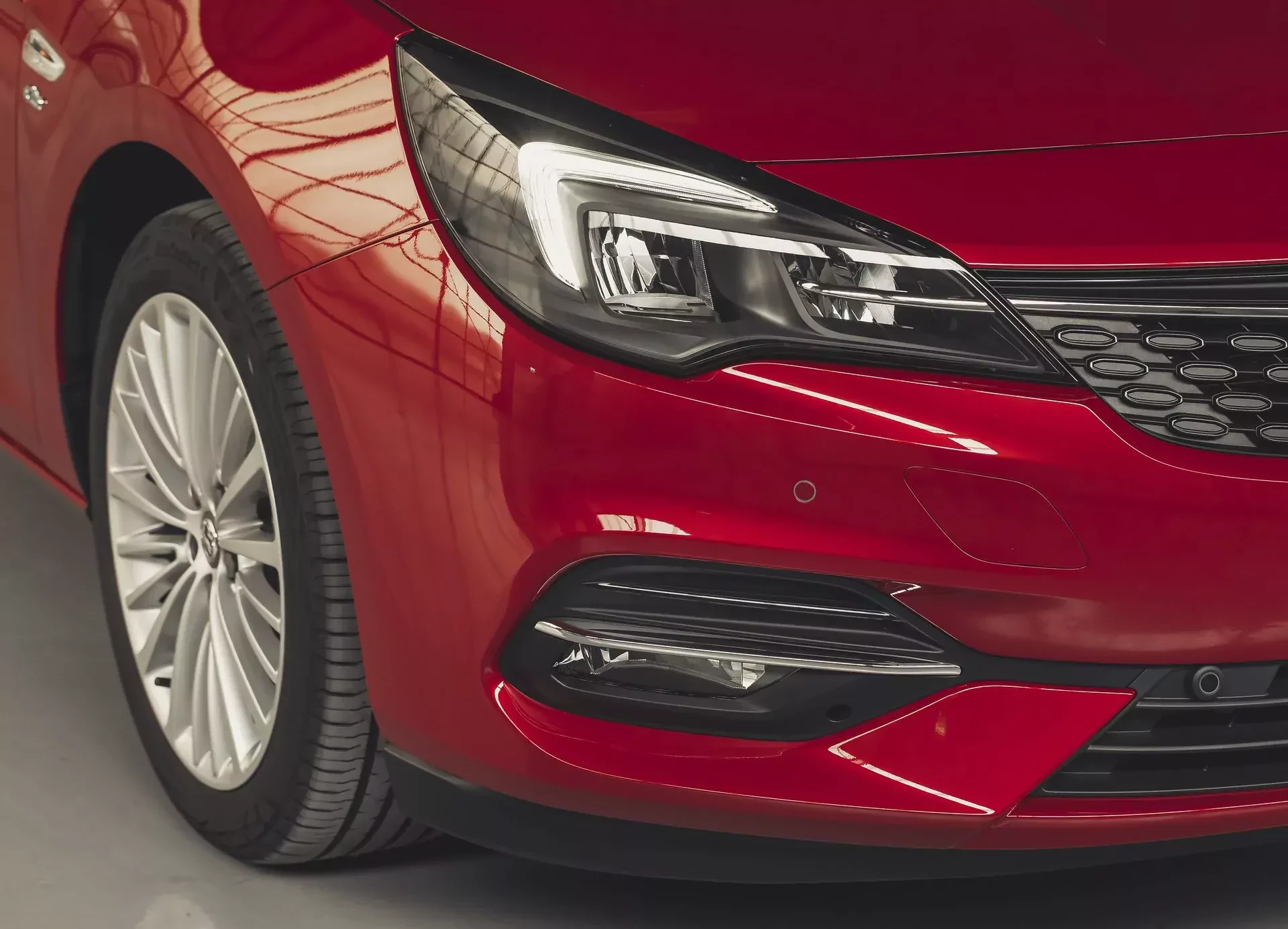 6-letni Opel polskiej produkcji, który się nie psuje, rozchwytywany w naszym kraju. Z ceną 42,5 tys. zł to ewenement w tej półce wiekowej