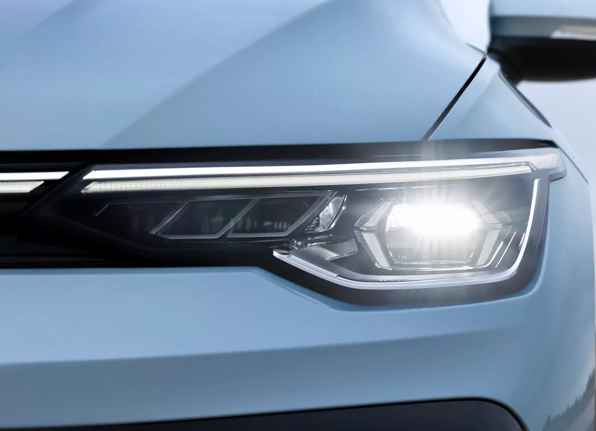 Wszystkie SUV-y na bok. Z ceną nieco ponad 100 tys. zł ten praktyczny Volkswagen wciąż rozwala tu system jak sznycel wiedeński