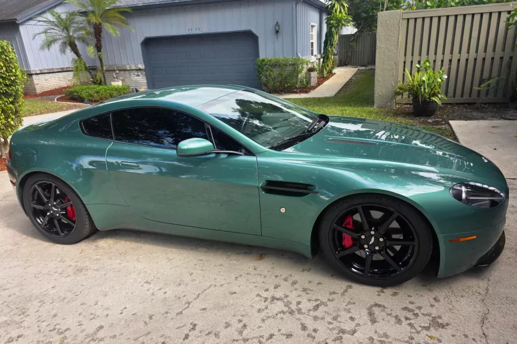 aston-martin-v8-vantage