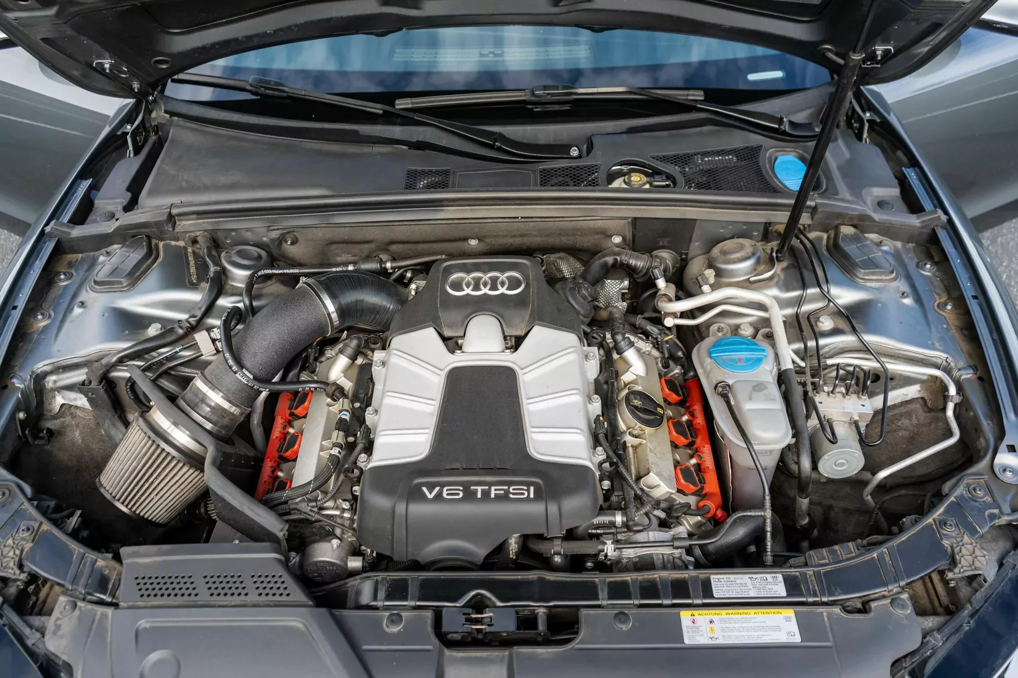 Audi S5 na pełnym wypasie za jedyne 55 900 zł. Ma 3-litrowy silnik V6 i tylko 74 tys. km przebiegu