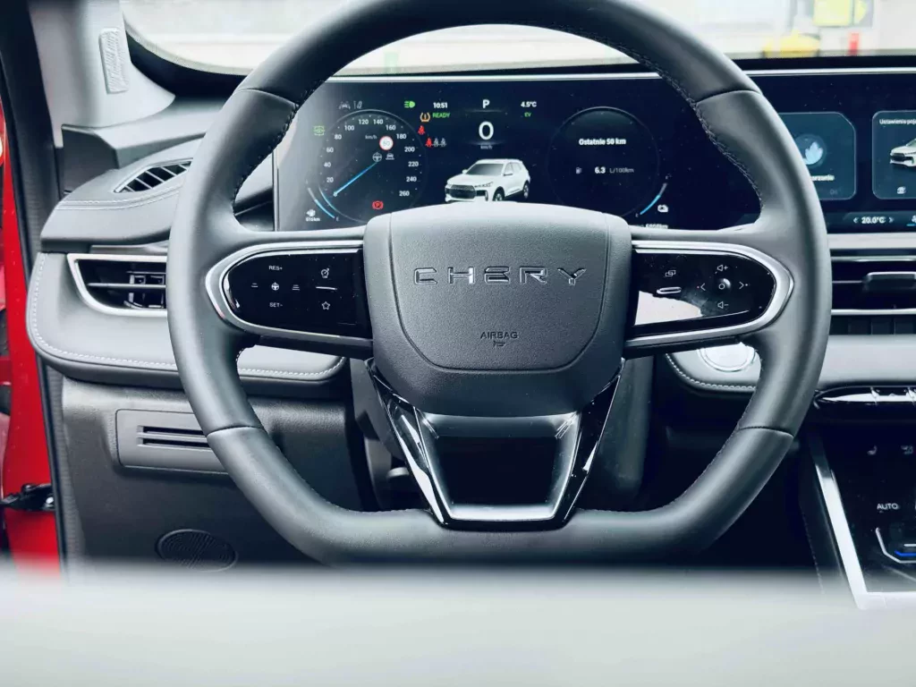 Ten nowy mały SUV zachwyca. Z ceną od 95 900 złotych i spalaniem 4,5 l/100 km skradnie show Toyocie