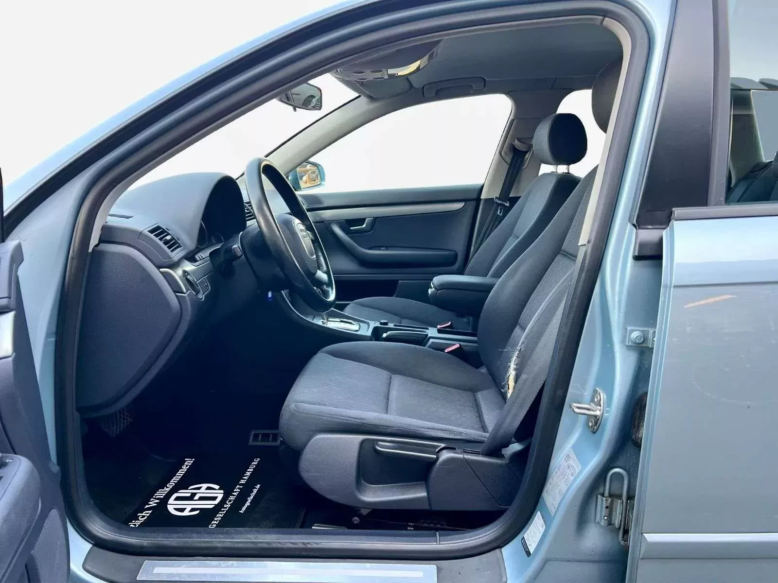 Ktoś wpakował w to Audi ponad 200 tys. złotych. Teraz sprzedaje je za 16 300 zł