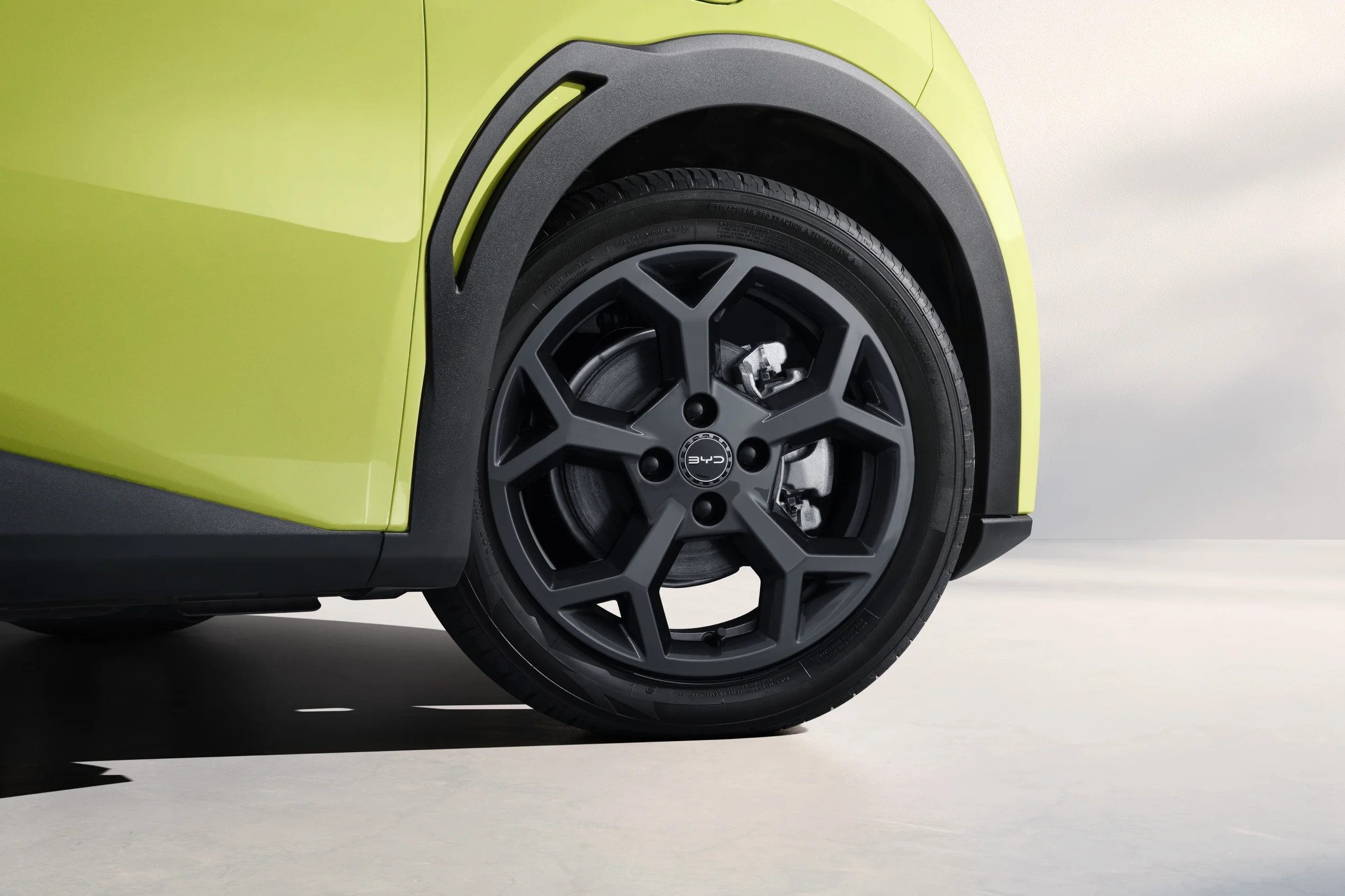 Nowe BYD za 42 tys. zł zaczyna kosić rywali po kolei. Polacy też już oszaleli na jego punkcie